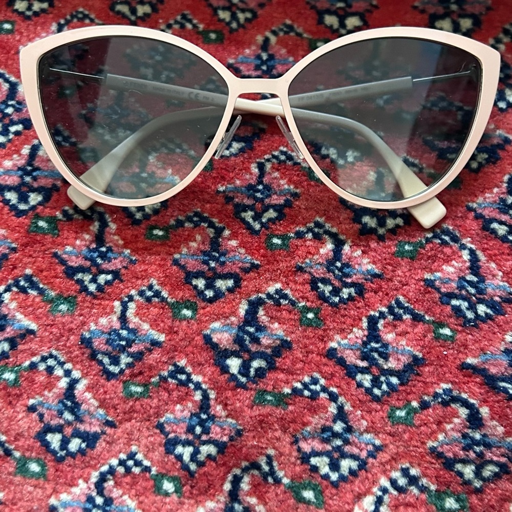 Chic Pink Cat-Eye Sunglasses